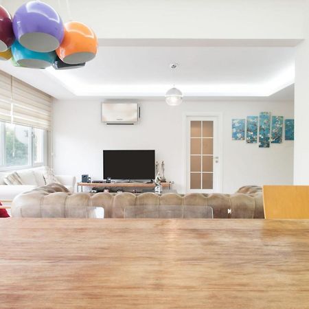 Central And Vibrant Flat With Balcony In Besiktas Istanbul Exteriör bild